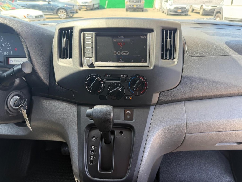 Nissan NV200 Vehicle Full-screen Gallery Image 34