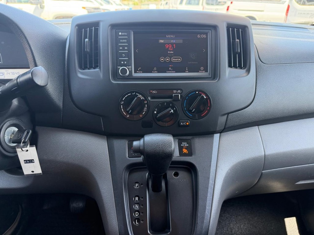 Nissan NV200 Vehicle Full-screen Gallery Image 39