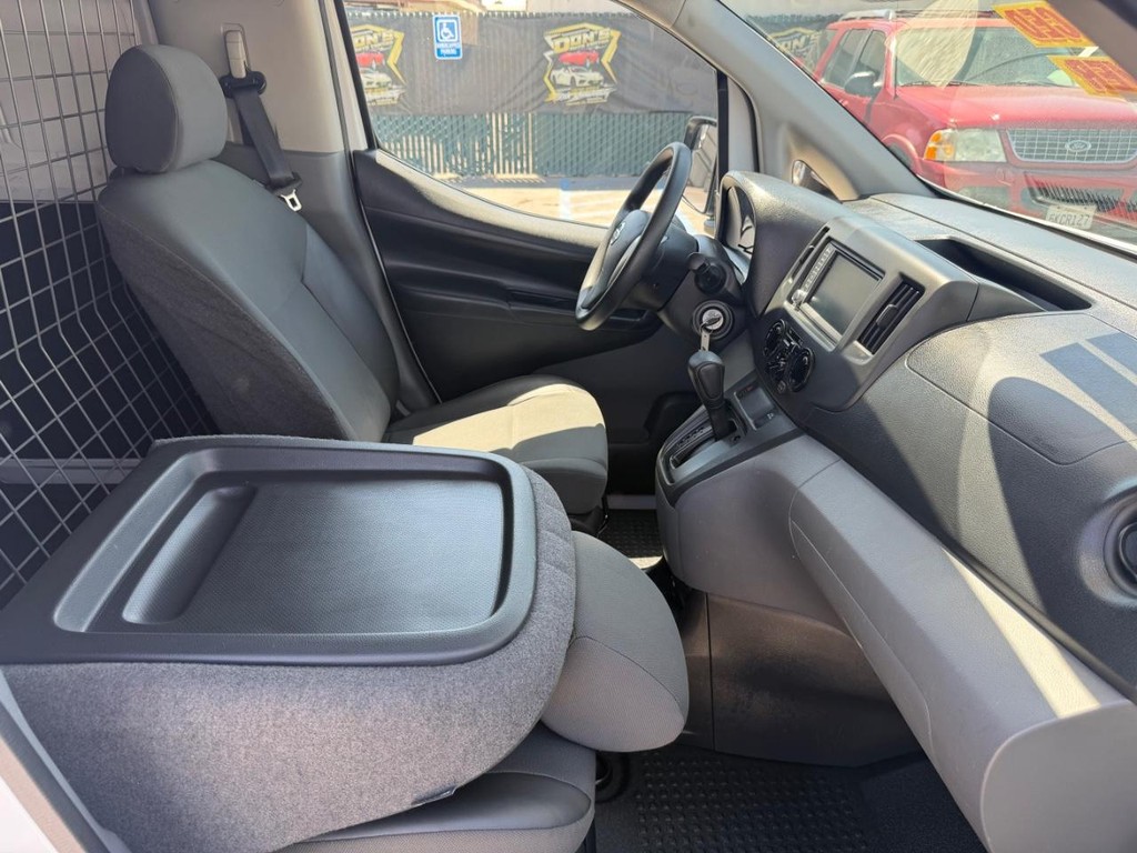 Nissan NV200 Vehicle Full-screen Gallery Image 40