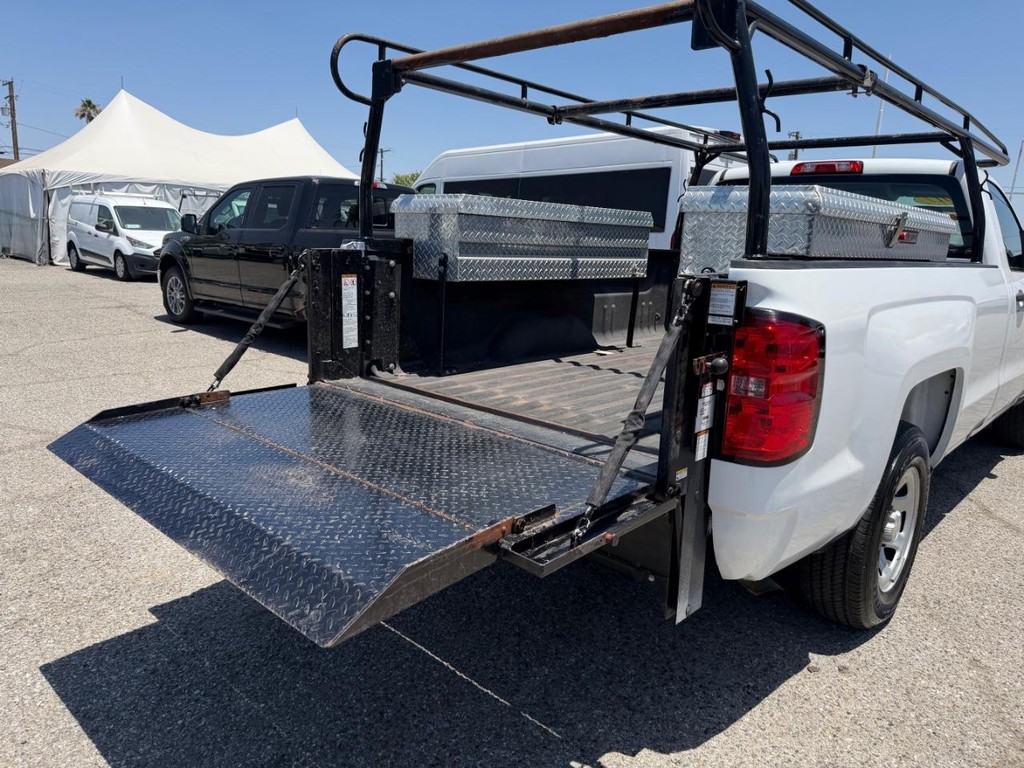 Chevrolet Silverado 1500 Vehicle Full-screen Gallery Image 16