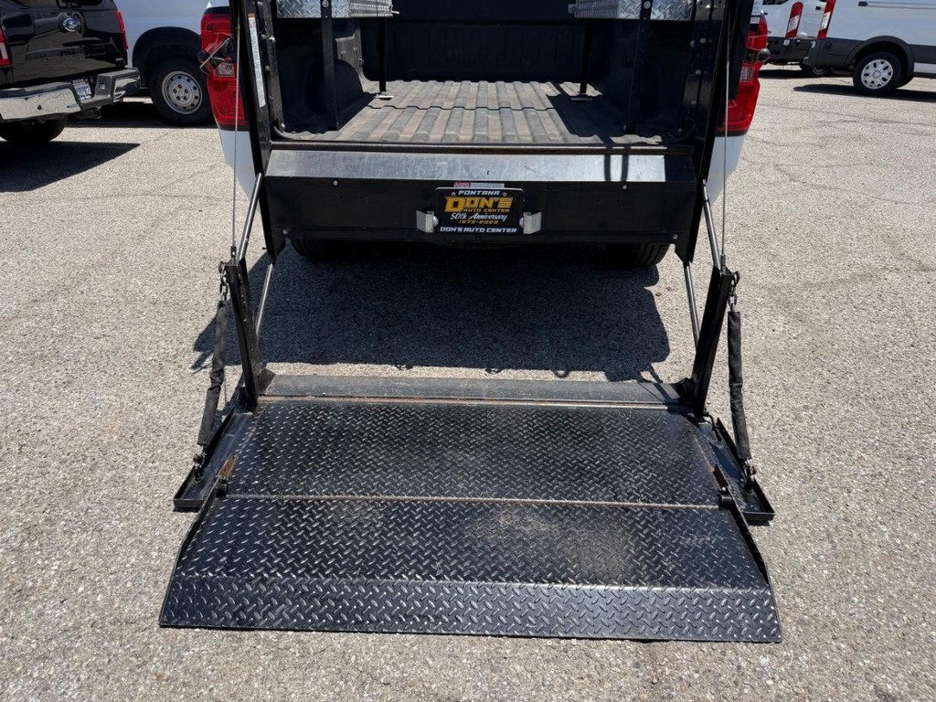Chevrolet Silverado 1500 Vehicle Full-screen Gallery Image 19