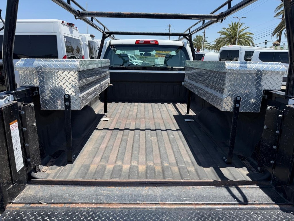 Chevrolet Silverado 1500 Vehicle Full-screen Gallery Image 22