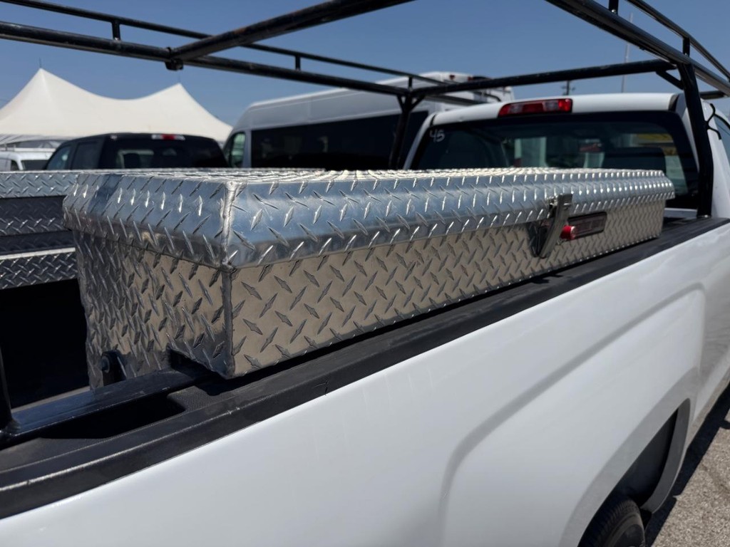 Chevrolet Silverado 1500 Vehicle Full-screen Gallery Image 23