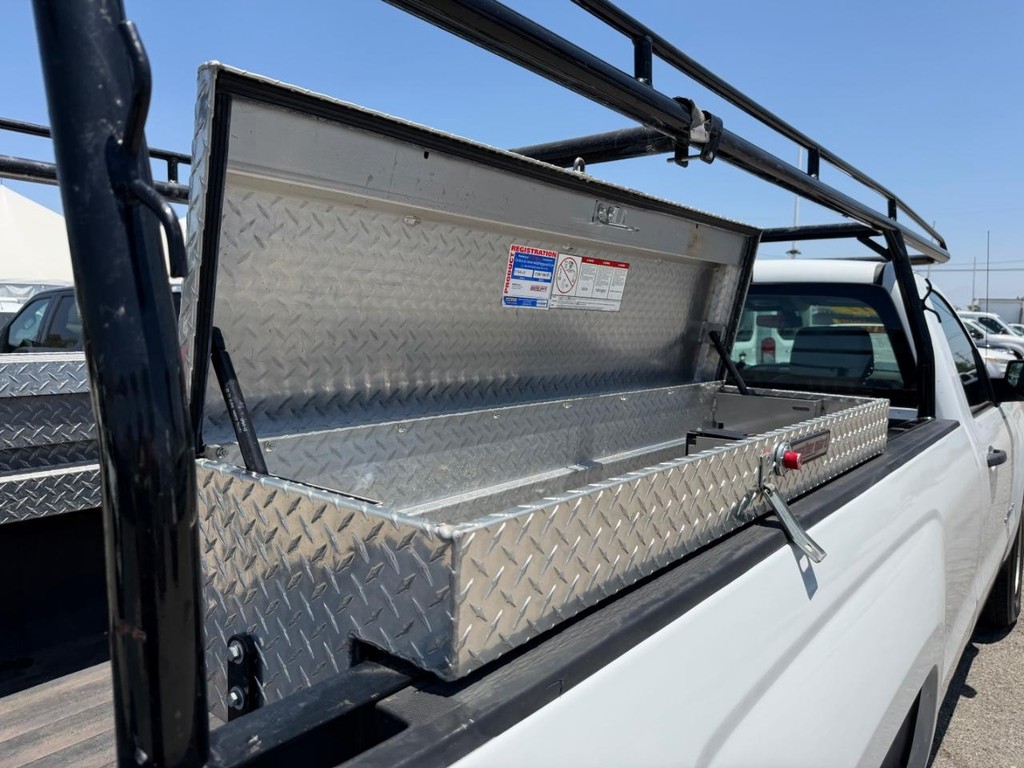Chevrolet Silverado 1500 Vehicle Full-screen Gallery Image 24