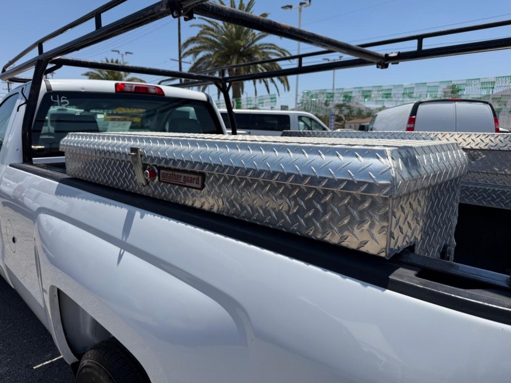 Chevrolet Silverado 1500 Vehicle Full-screen Gallery Image 25