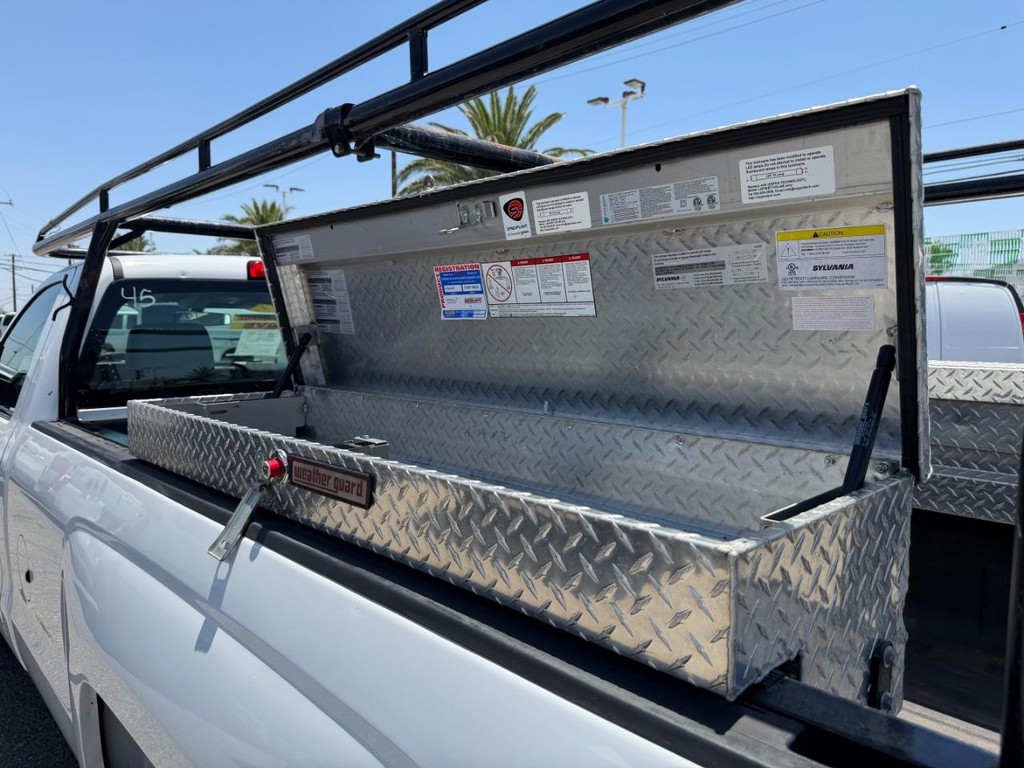 Chevrolet Silverado 1500 Vehicle Full-screen Gallery Image 26