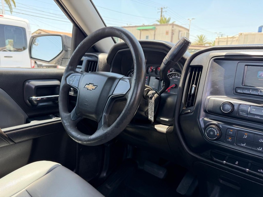 Chevrolet Silverado 1500 Vehicle Full-screen Gallery Image 35