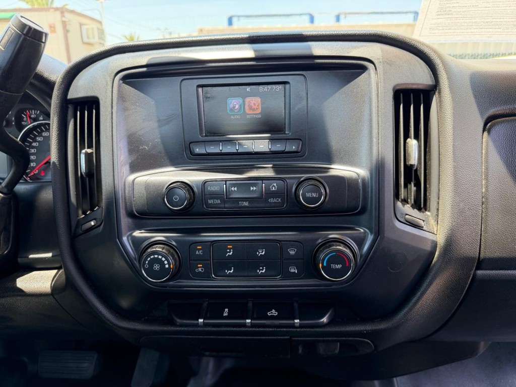 Chevrolet Silverado 1500 Vehicle Full-screen Gallery Image 36