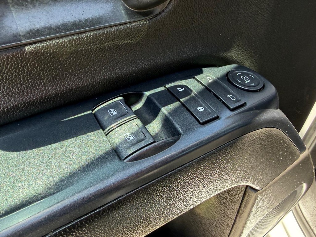 Chevrolet Silverado 1500 Vehicle Full-screen Gallery Image 38