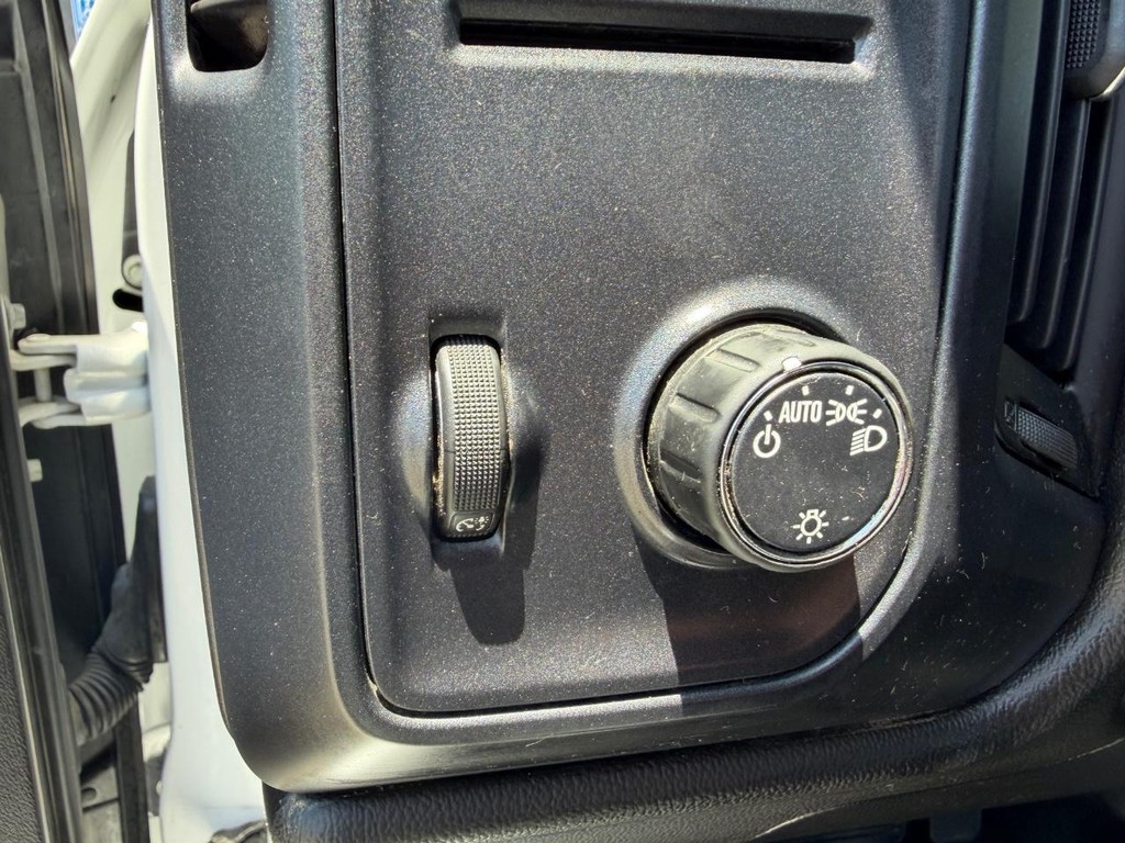 Chevrolet Silverado 1500 Vehicle Full-screen Gallery Image 39