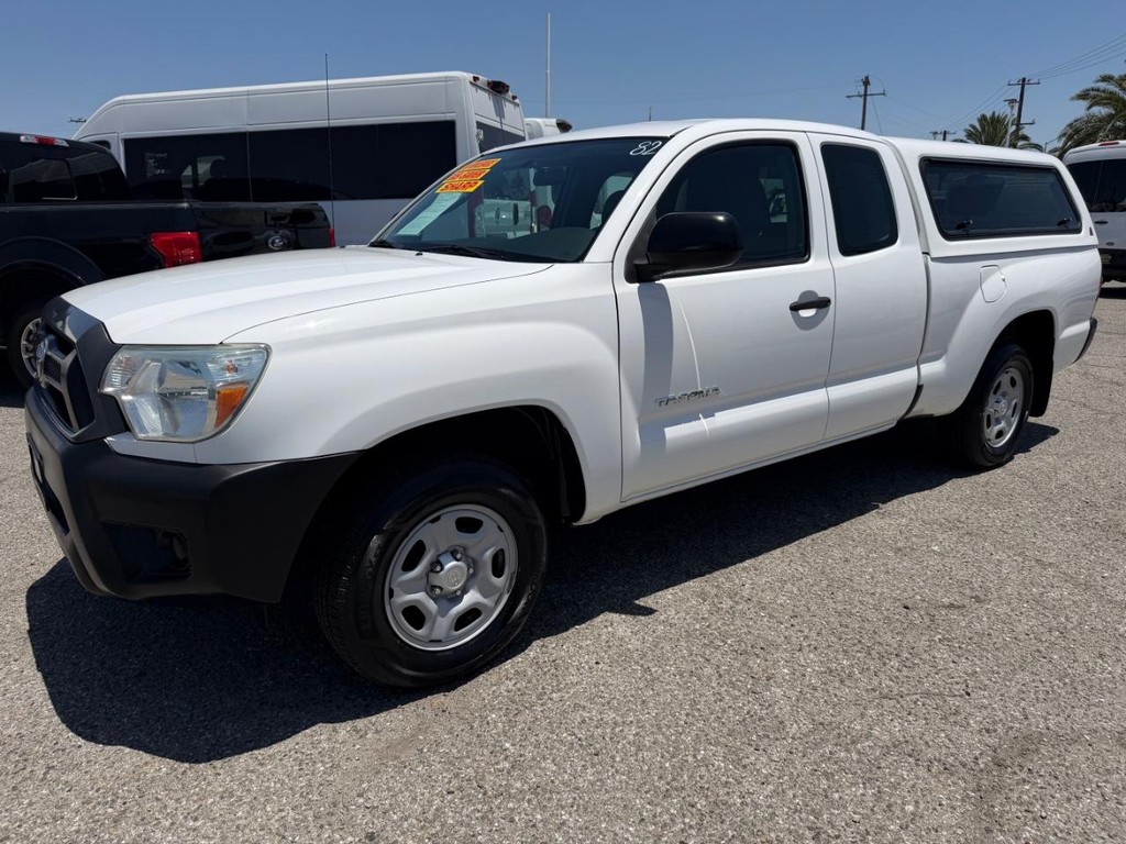 Toyota Tacoma Vehicle Full-screen Gallery Image 12