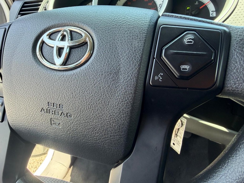 Toyota Tacoma Vehicle Full-screen Gallery Image 33
