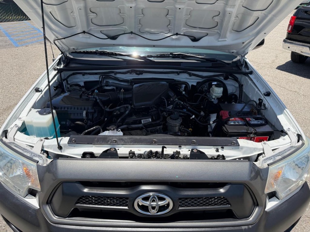 Toyota Tacoma Vehicle Full-screen Gallery Image 42