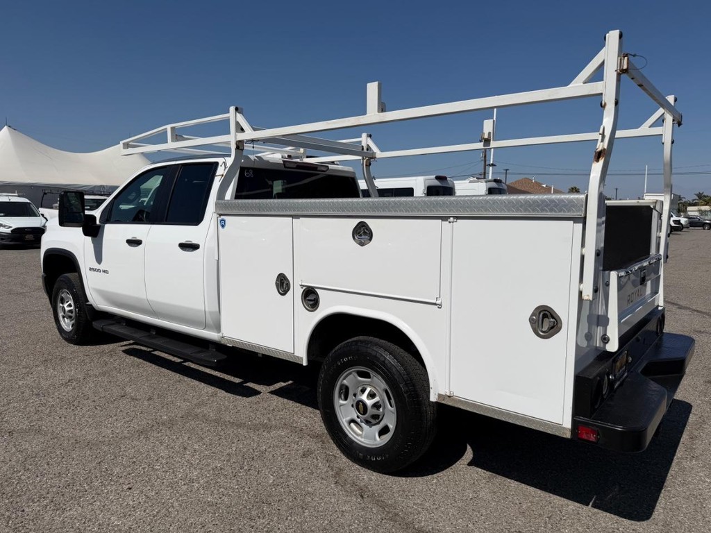 Chevrolet Silverado 2500HD Vehicle Full-screen Gallery Image 11