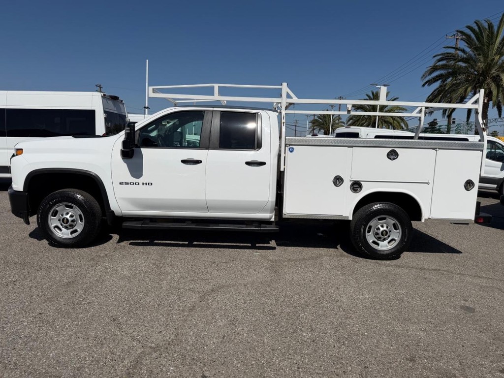 Chevrolet Silverado 2500HD Vehicle Full-screen Gallery Image 12