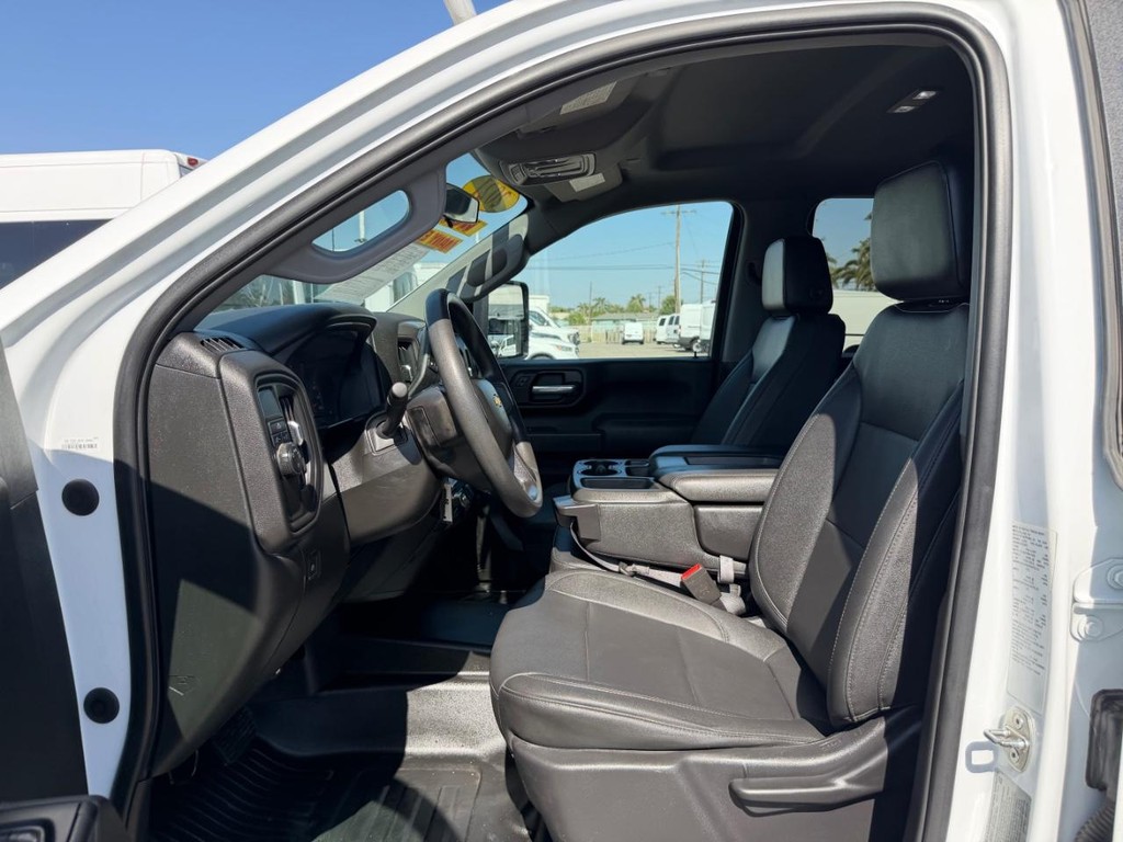 Chevrolet Silverado 2500HD Vehicle Full-screen Gallery Image 20