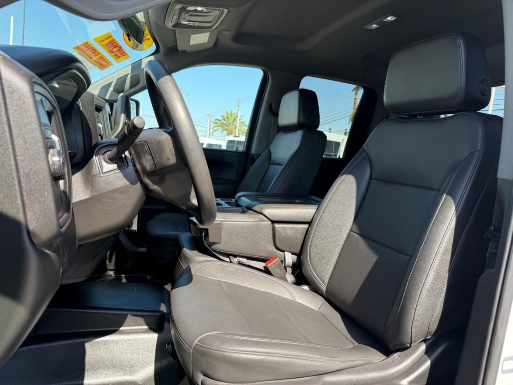 Chevrolet Silverado 2500HD Vehicle Full-screen Gallery Image 21