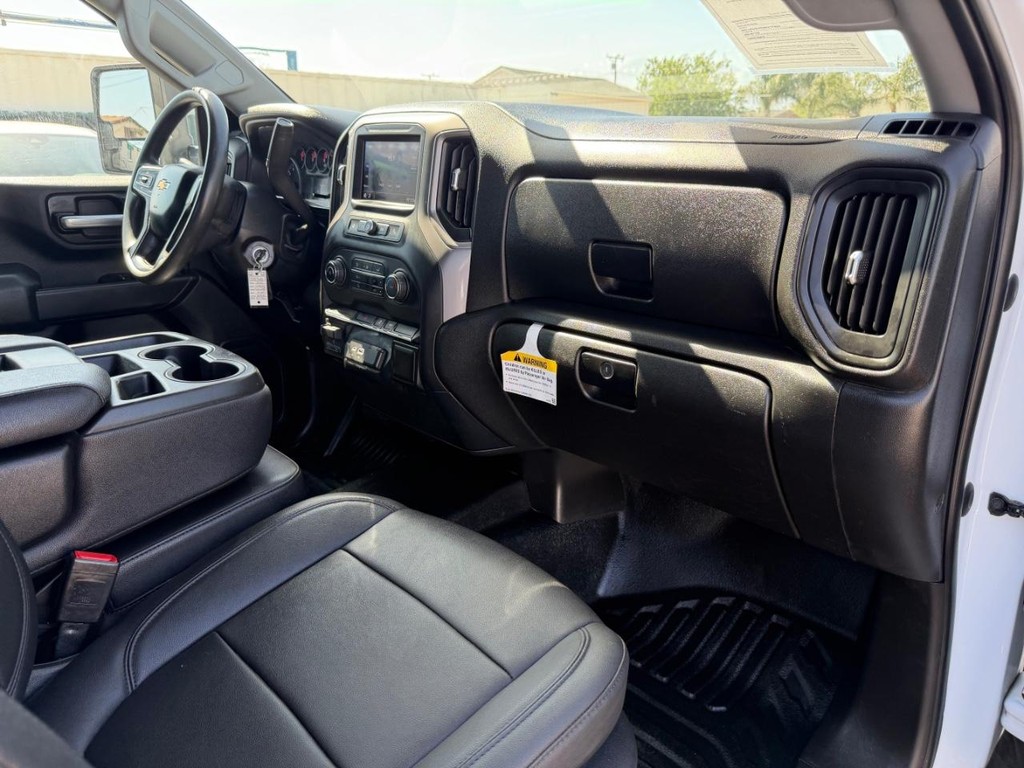 Chevrolet Silverado 2500HD Vehicle Full-screen Gallery Image 23