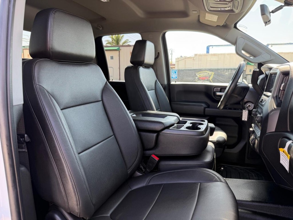 Chevrolet Silverado 2500HD Vehicle Full-screen Gallery Image 25