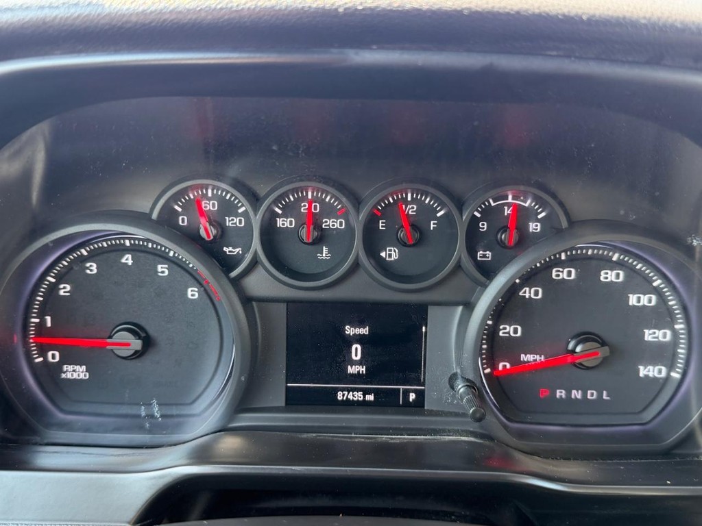 Chevrolet Silverado 2500HD Vehicle Full-screen Gallery Image 32
