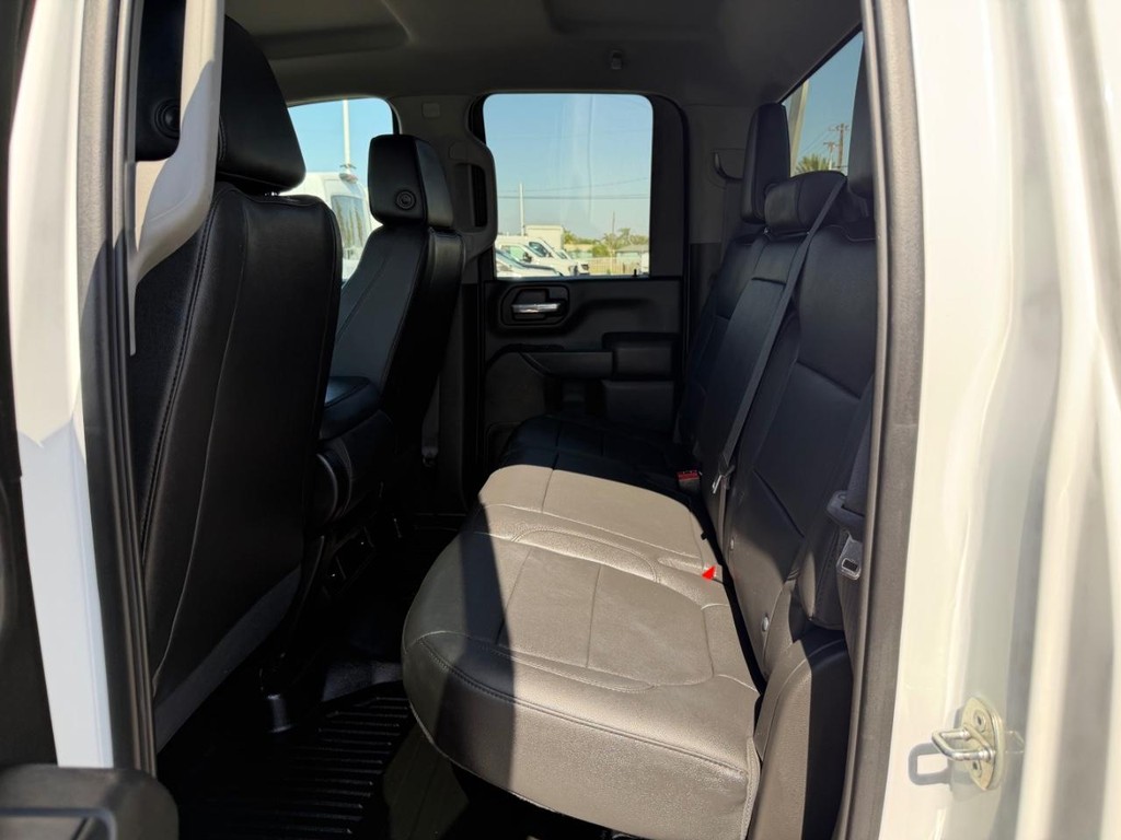 Chevrolet Silverado 2500HD Vehicle Full-screen Gallery Image 40