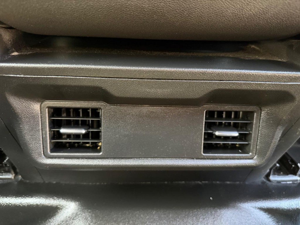 Chevrolet Silverado 2500HD Vehicle Full-screen Gallery Image 41