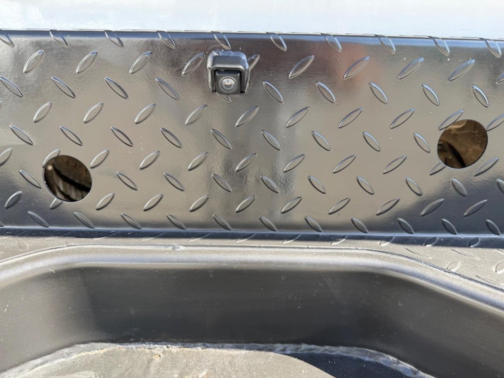 Chevrolet Silverado 2500HD Vehicle Full-screen Gallery Image 43