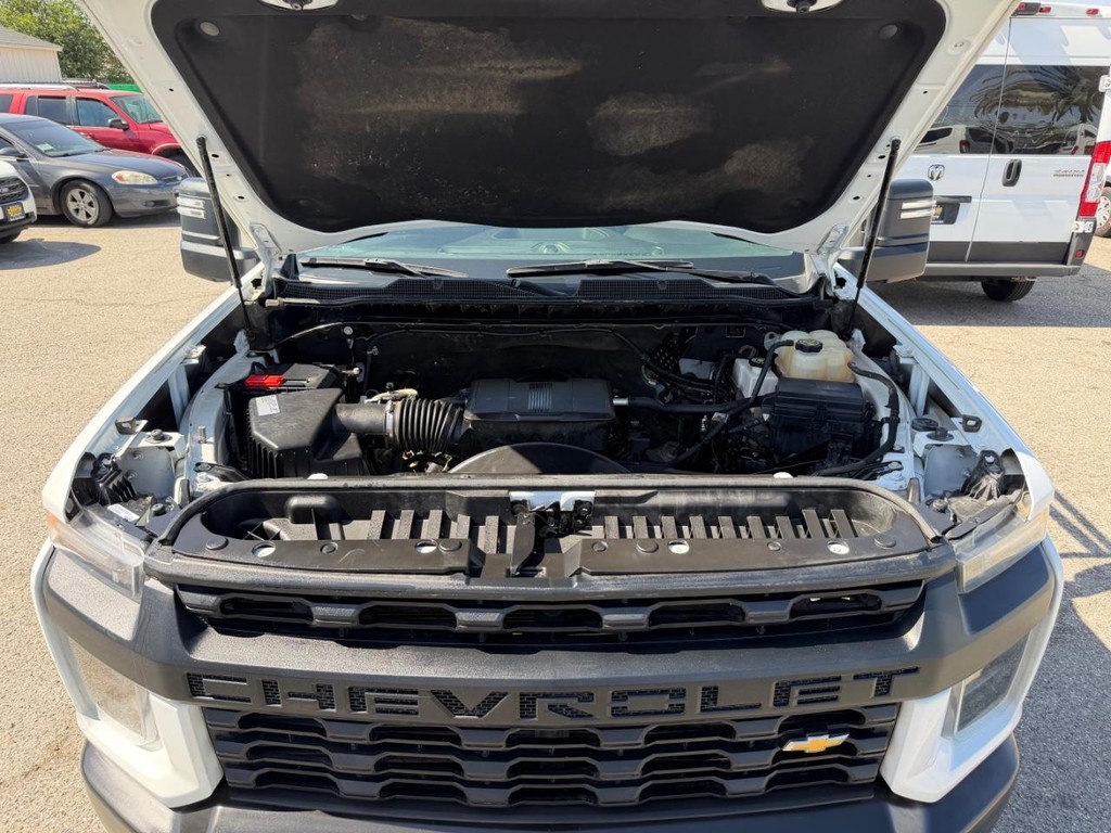 Chevrolet Silverado 2500HD Vehicle Full-screen Gallery Image 46