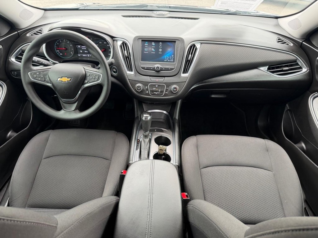 Chevrolet Malibu Vehicle Full-screen Gallery Image 23