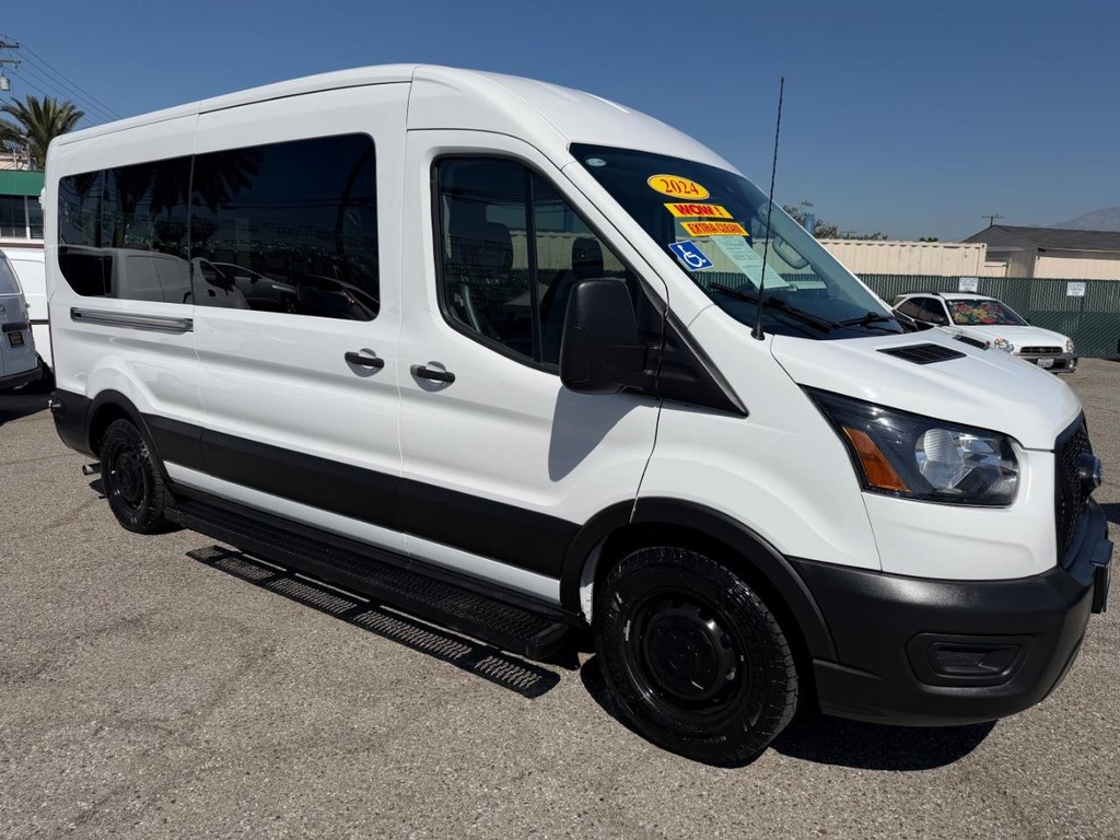 Ford Transit 350 Vehicle Full-screen Gallery Image 03
