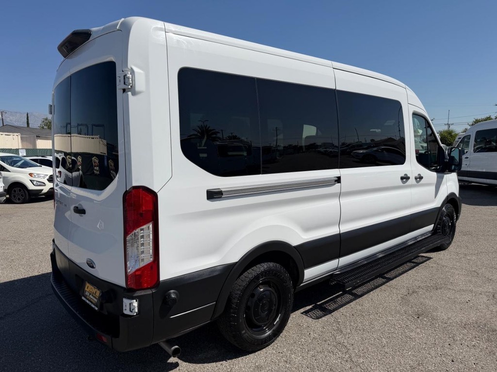 Ford Transit 350 Vehicle Full-screen Gallery Image 06