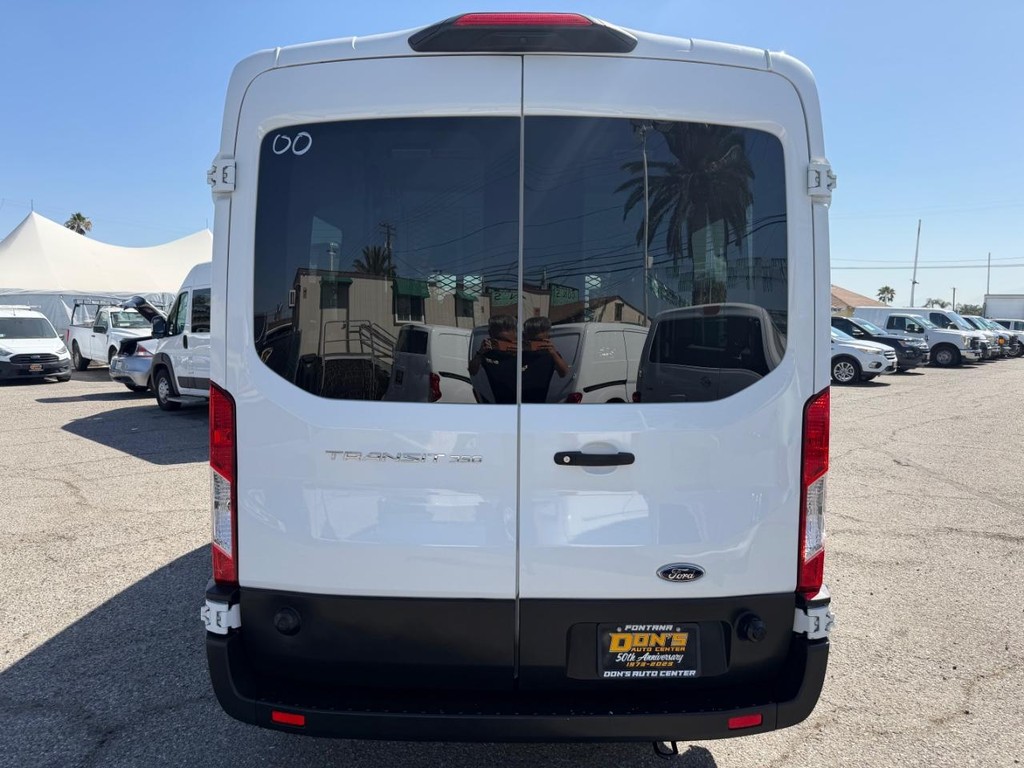 Ford Transit 350 Vehicle Full-screen Gallery Image 08