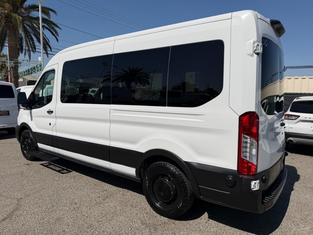 Ford Transit 350 Vehicle Full-screen Gallery Image 09