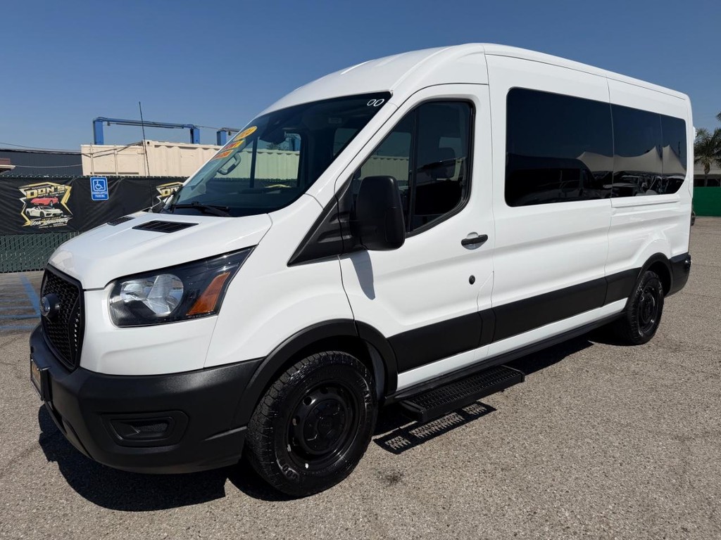 Ford Transit 350 Vehicle Full-screen Gallery Image 12