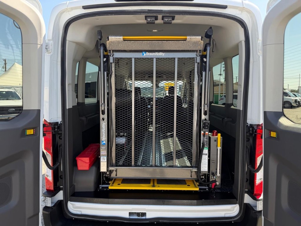 Ford Transit 350 Vehicle Full-screen Gallery Image 15