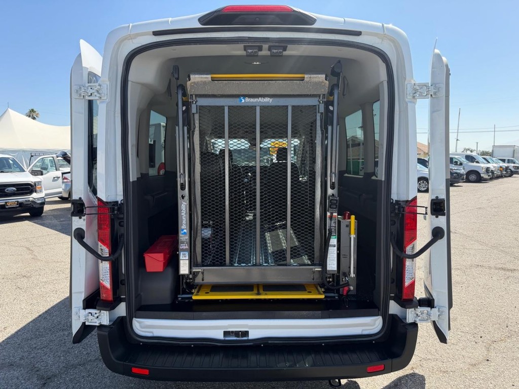 Ford Transit 350 Vehicle Full-screen Gallery Image 16