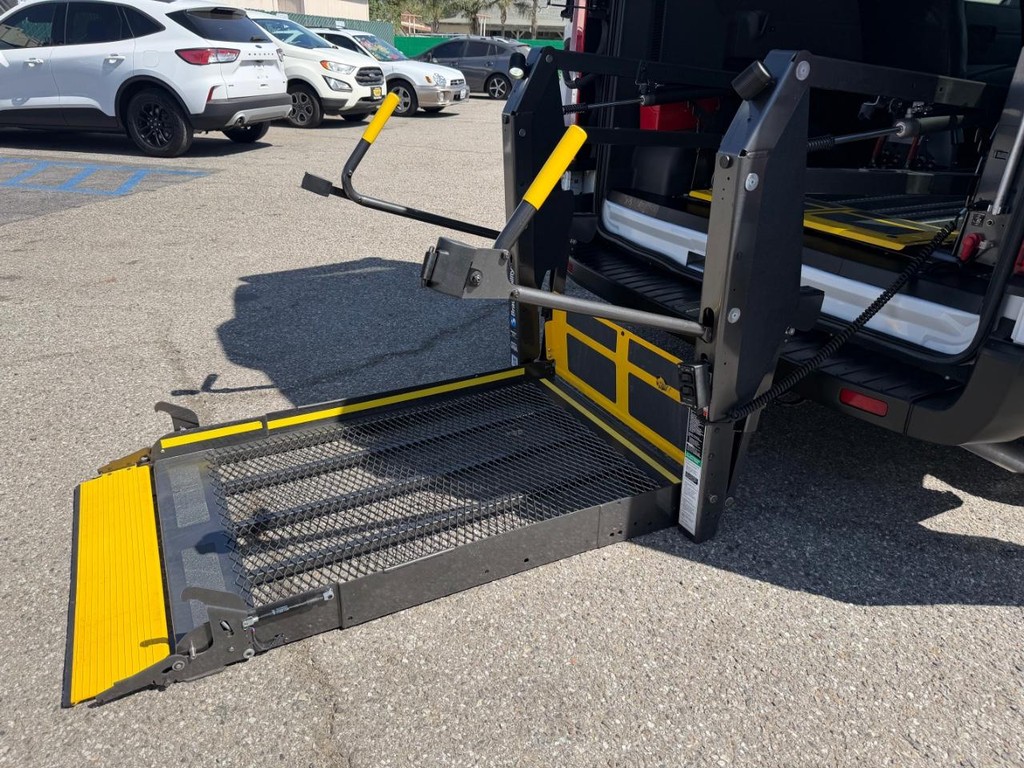 Ford Transit 350 Vehicle Full-screen Gallery Image 19