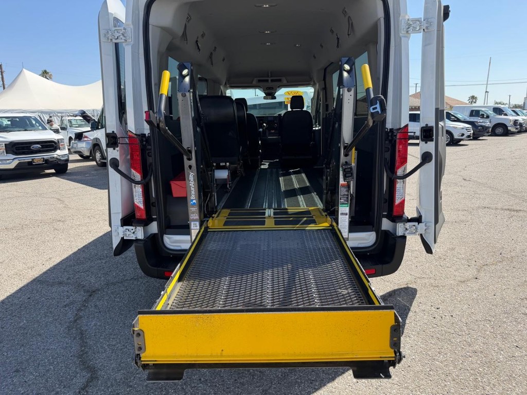 Ford Transit 350 Vehicle Full-screen Gallery Image 21