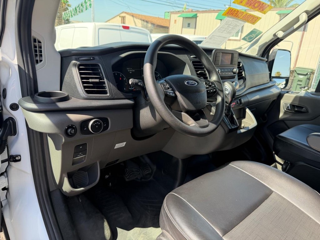 Ford Transit 350 Vehicle Full-screen Gallery Image 27