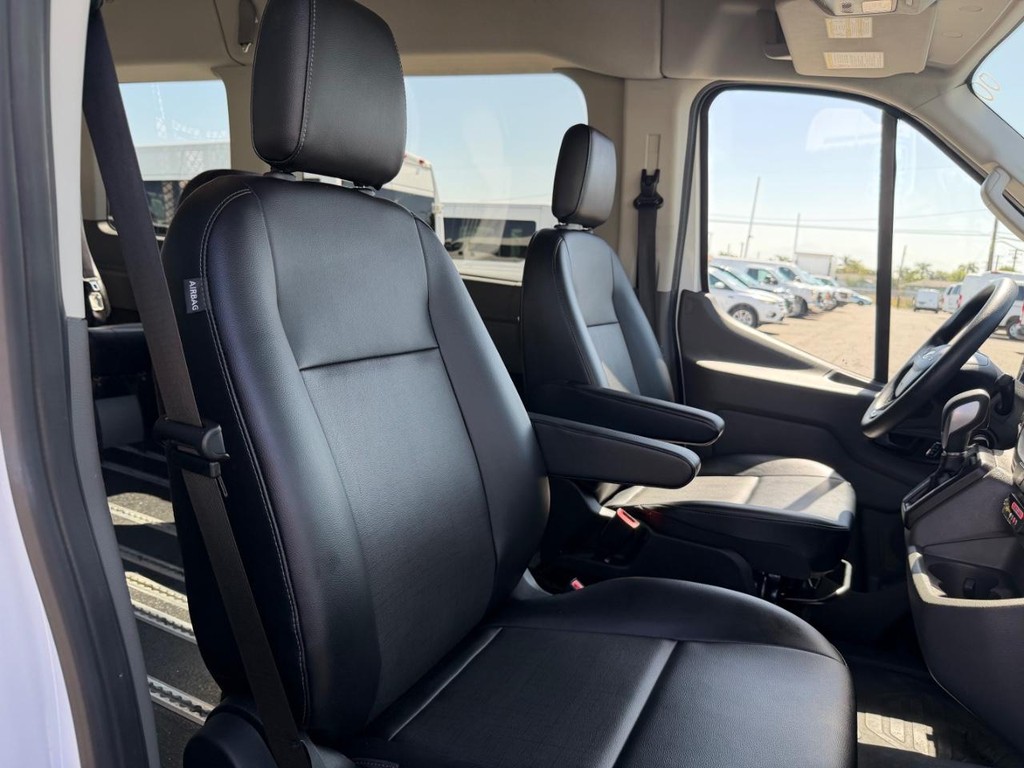 Ford Transit 350 Vehicle Full-screen Gallery Image 33