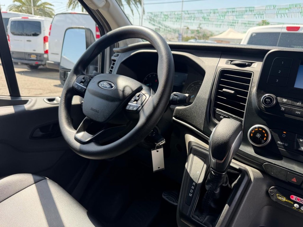 Ford Transit 350 Vehicle Full-screen Gallery Image 34