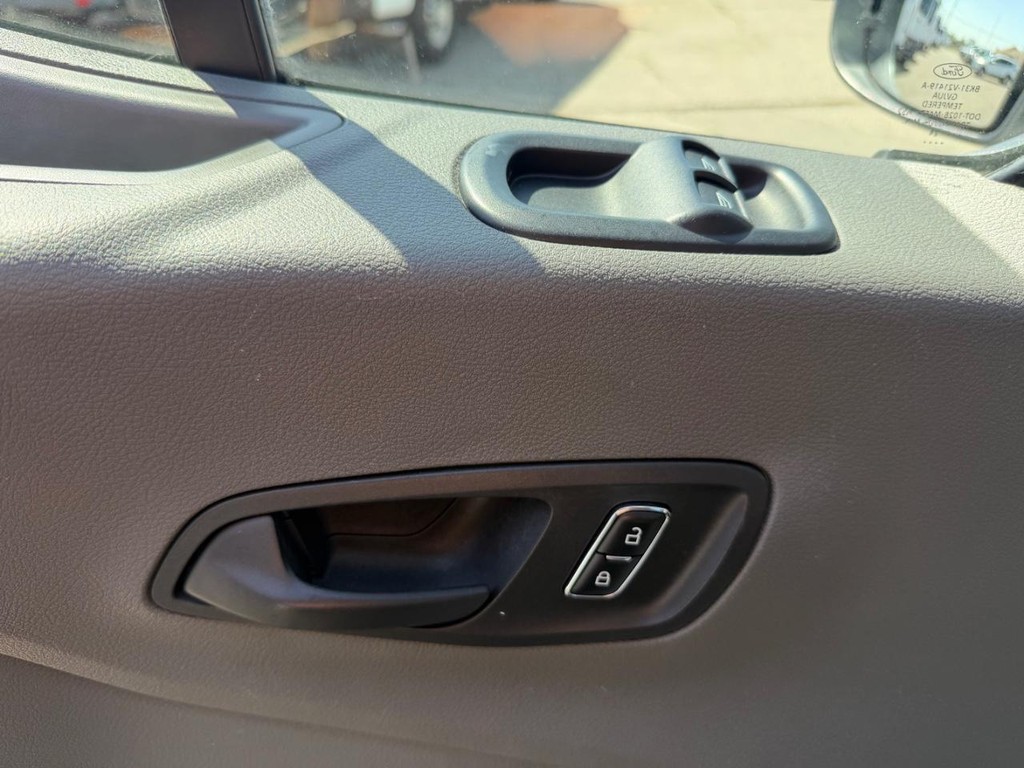 Ford Transit 350 Vehicle Full-screen Gallery Image 42