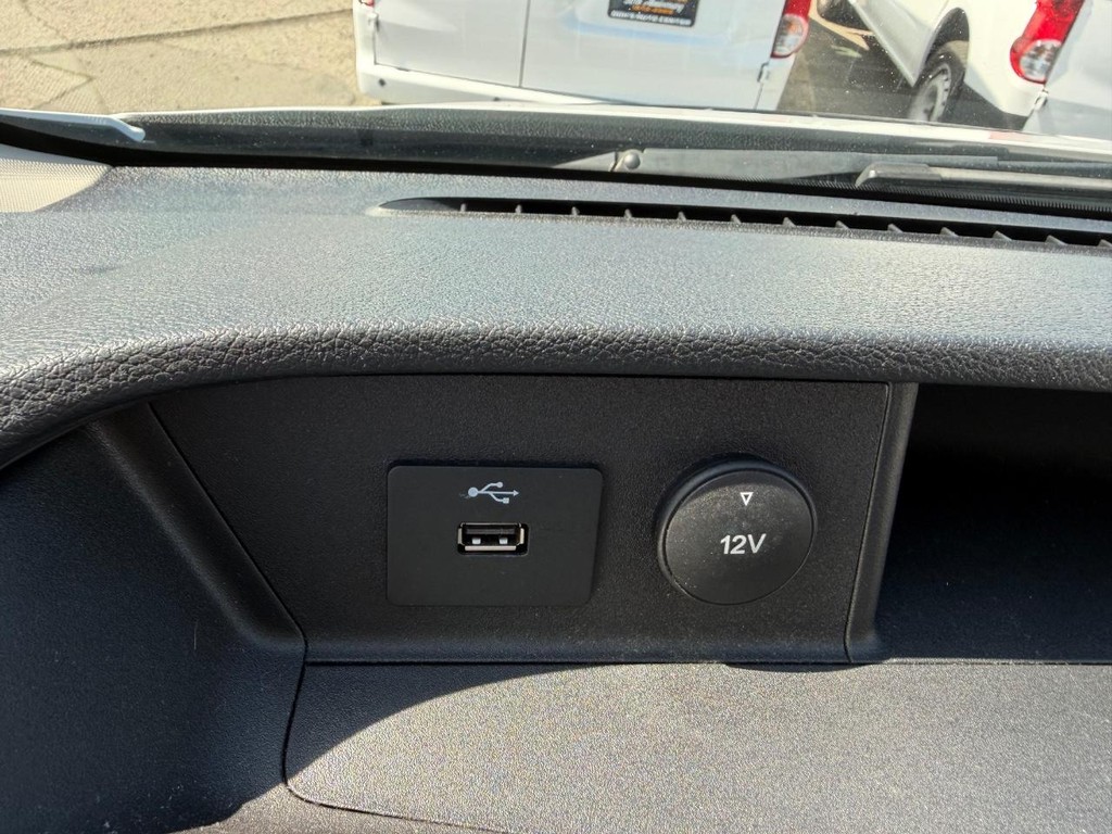 Ford Transit 350 Vehicle Full-screen Gallery Image 44