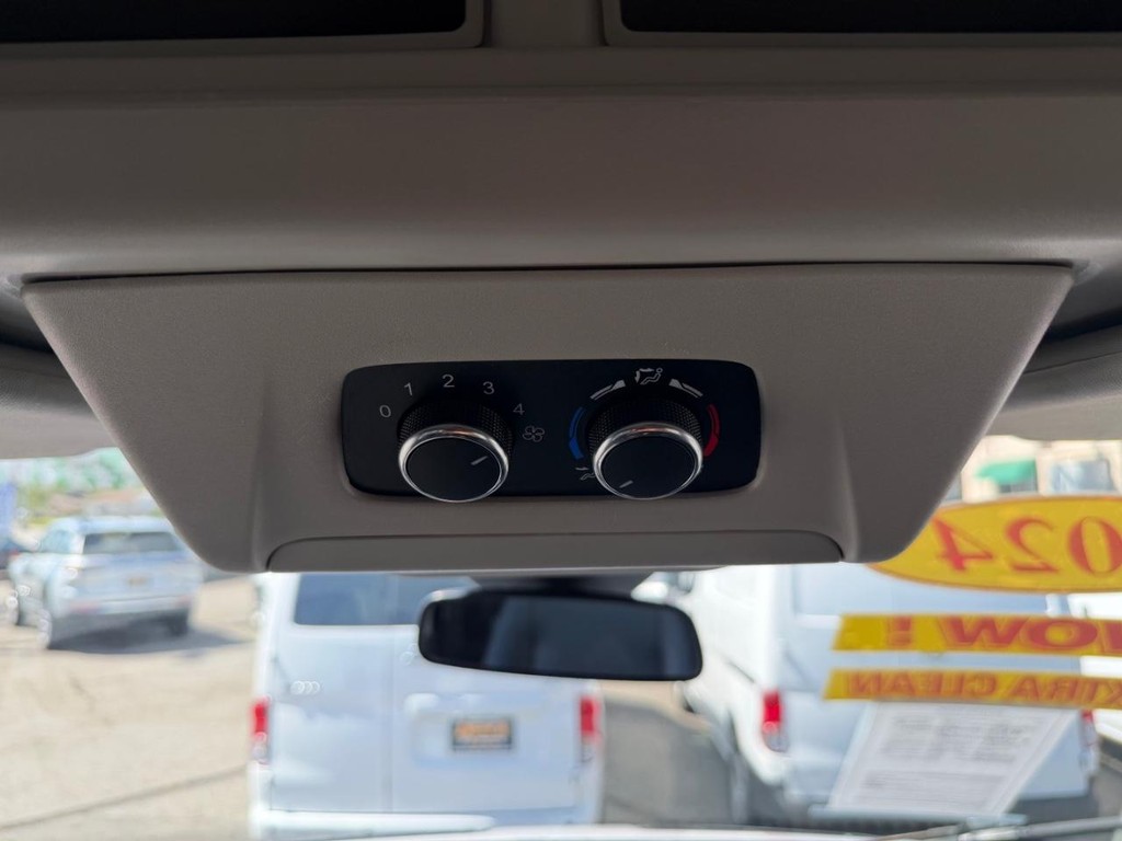 Ford Transit 350 Vehicle Full-screen Gallery Image 46