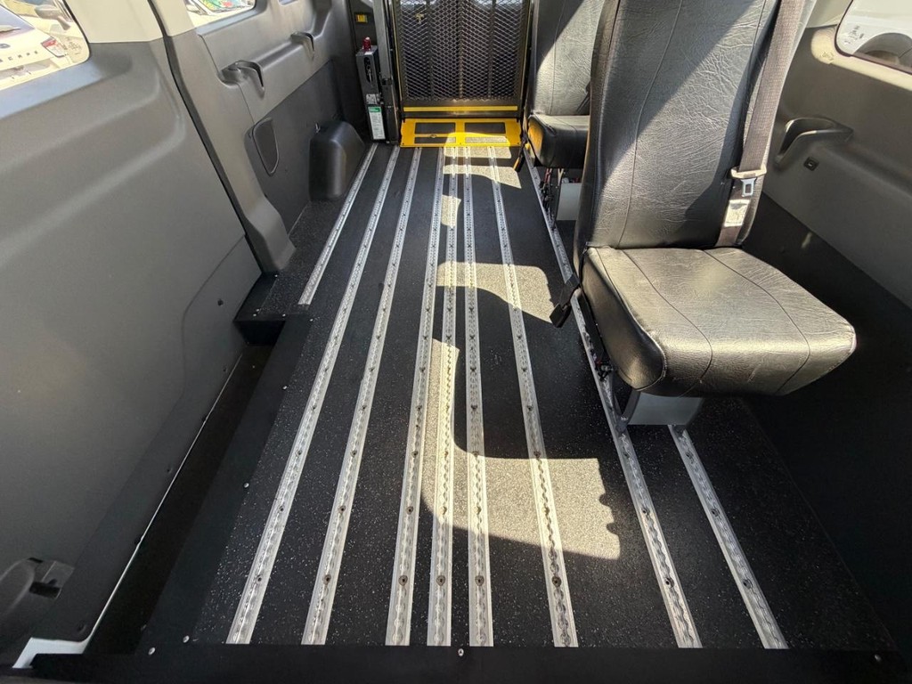 Ford Transit 350 Vehicle Full-screen Gallery Image 47