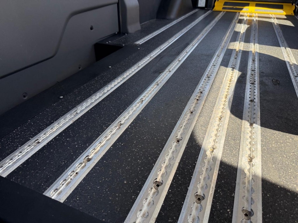 Ford Transit 350 Vehicle Full-screen Gallery Image 51