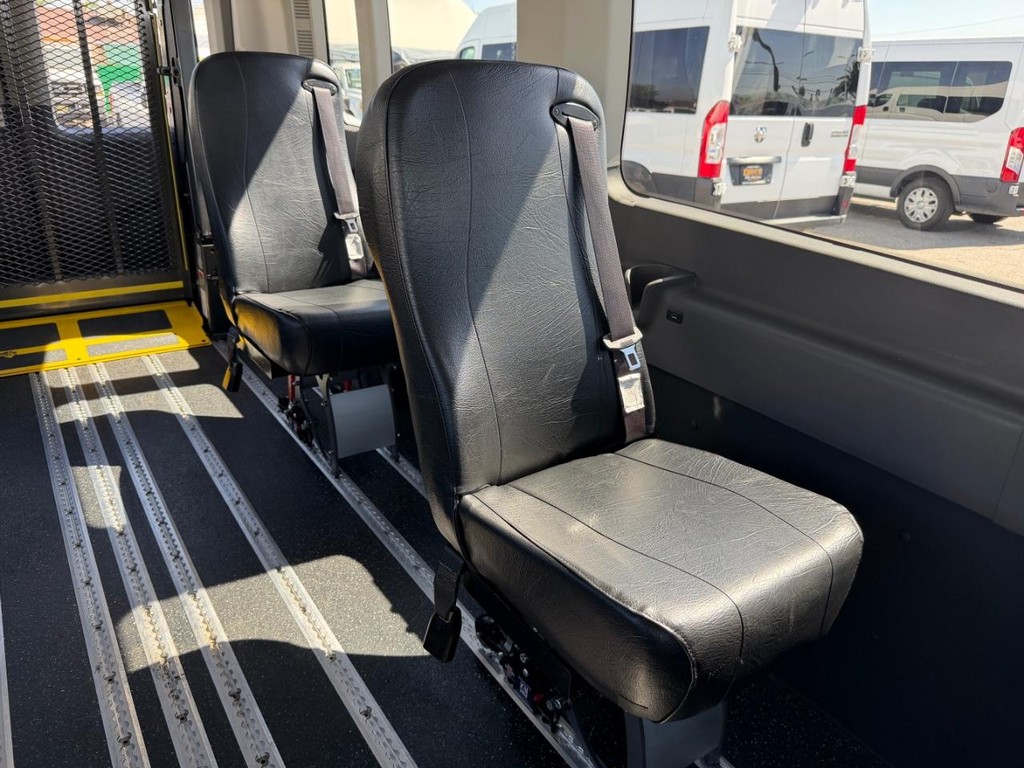 Ford Transit 350 Vehicle Full-screen Gallery Image 53