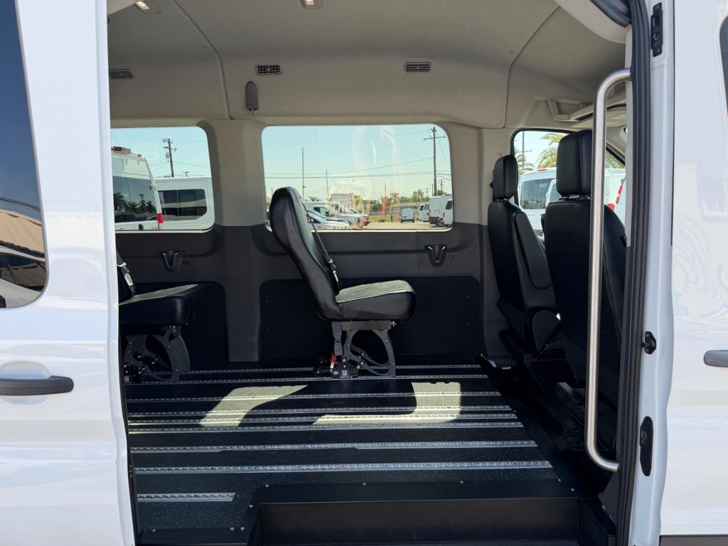 Ford Transit 350 Vehicle Full-screen Gallery Image 54