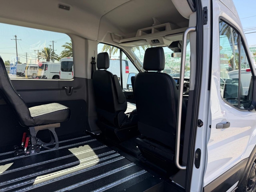 Ford Transit 350 Vehicle Full-screen Gallery Image 55