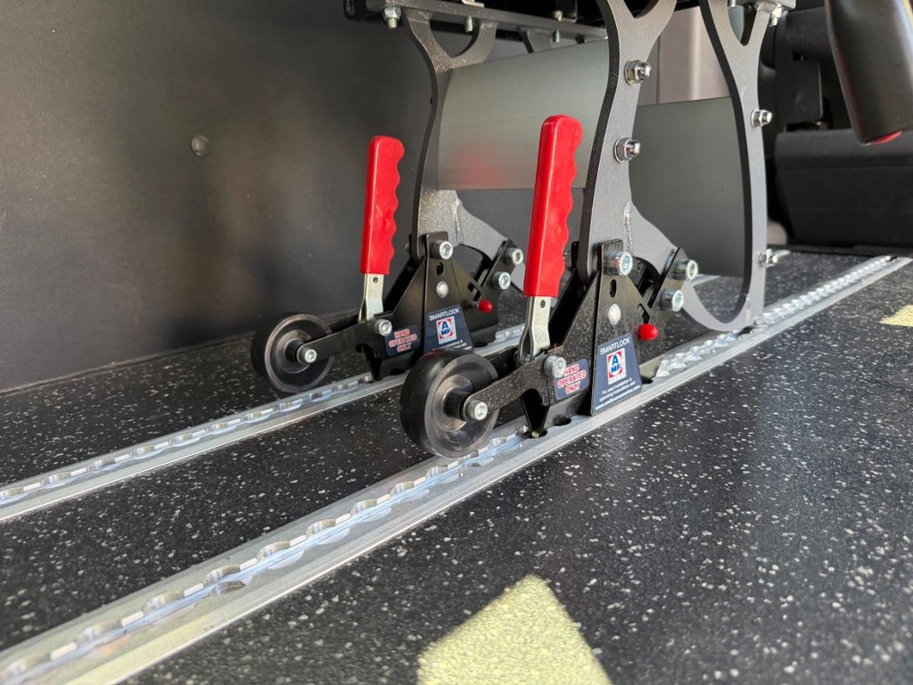 Ford Transit 350 Vehicle Full-screen Gallery Image 57